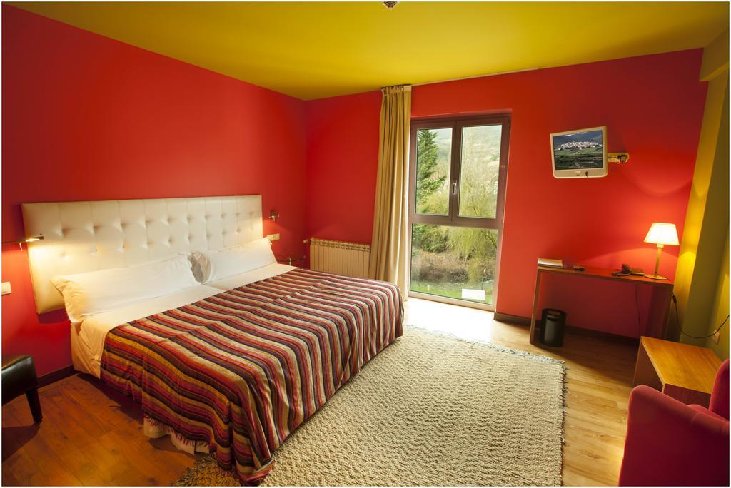 Hotel Ibaiondo Olave Buitenkant foto