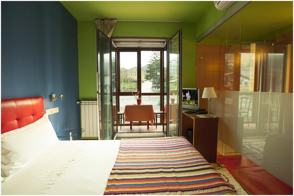 Hotel Ibaiondo Olave Buitenkant foto