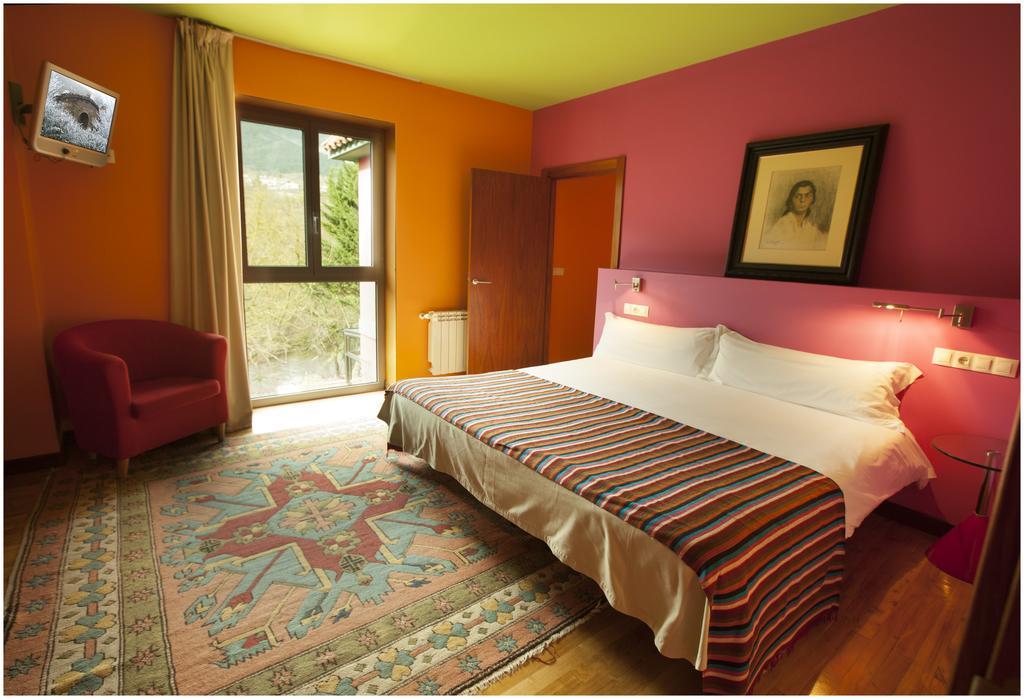 Hotel Ibaiondo Olave Buitenkant foto