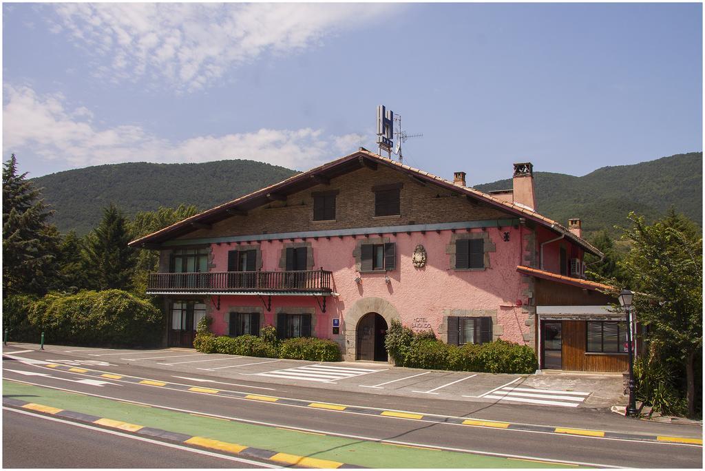 Hotel Ibaiondo Olave Buitenkant foto