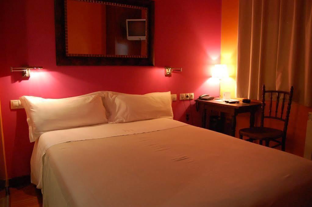 Hotel Ibaiondo Olave Buitenkant foto